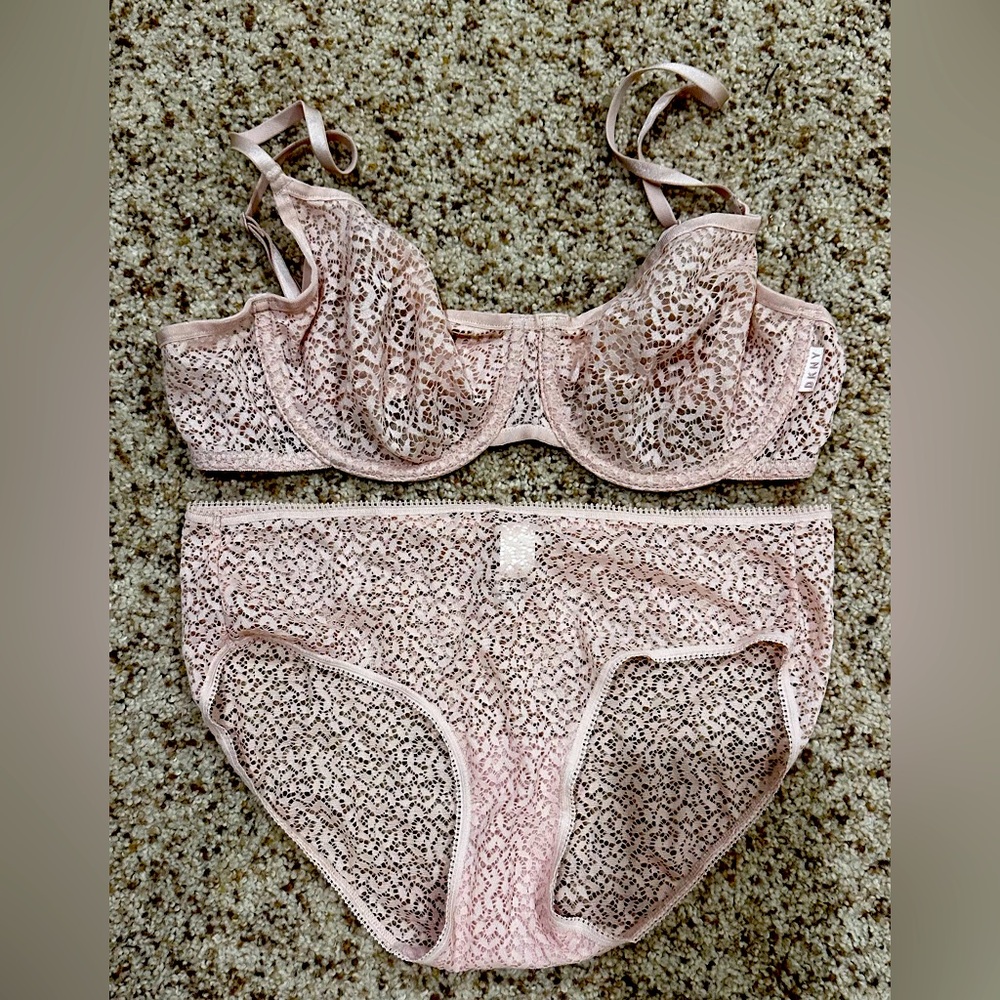 New without tags DKNY soft lace bra 34 B and briefs size small